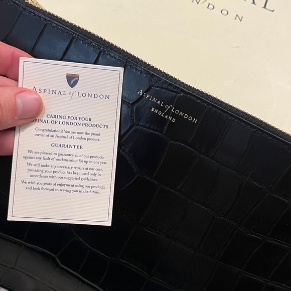 Aspinal of London Large Essential Flat Pouch Black Croc embossed New in Box - Picture 2 of 5
